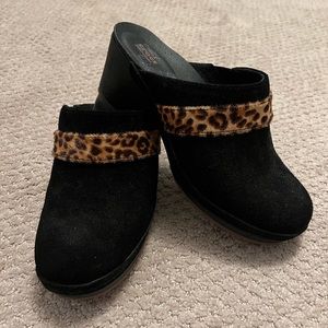 CROCS Clogs Black Suede with Leopard Trim Size 7